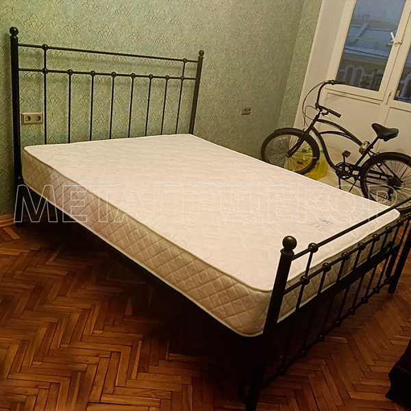 Кованая кровать Шара