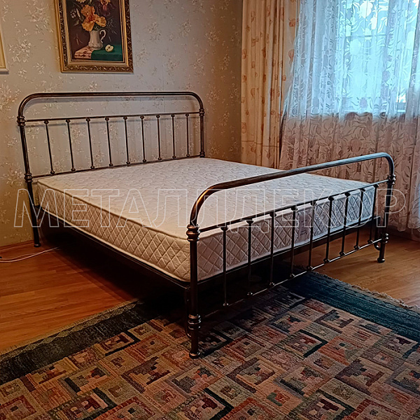 Кованая кровать дизайнерская Лофт Моста 160 с двумя спинками и крюками
