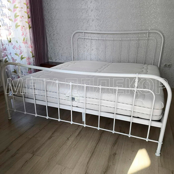 Кованая кровать металлическая в стиле Лофт Мальта (белая)
