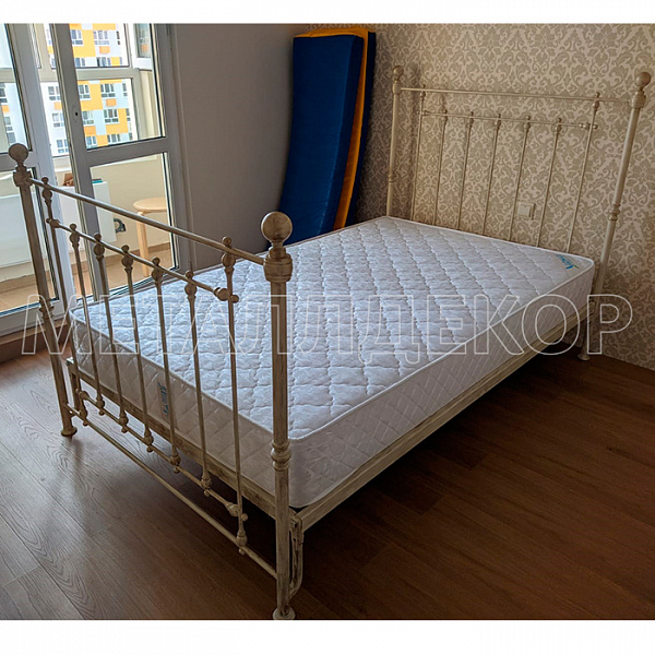 Кованая кровать Тусон Белая